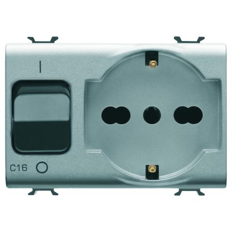 Interlocked switched socket-outlet